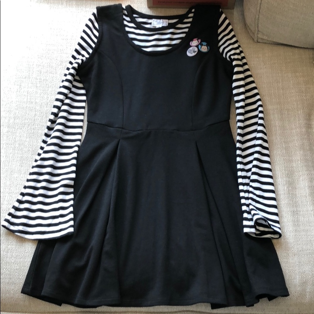 Disney tsum dress long sleeve black stripe 7/8